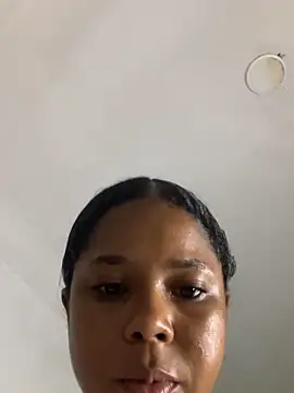 LIA PARKERR online show from April 5, 2026, 12:41 am