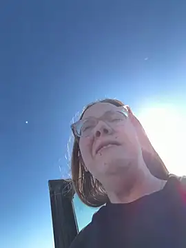 lickablelynn87 online show from February 25, 2026, 3:32 pm