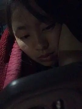 Snapshot of honeyyy110 chatting on February 6, 2026, 11:19 pm honeyyy110 online show from February 6, 2026, 11:19 pm