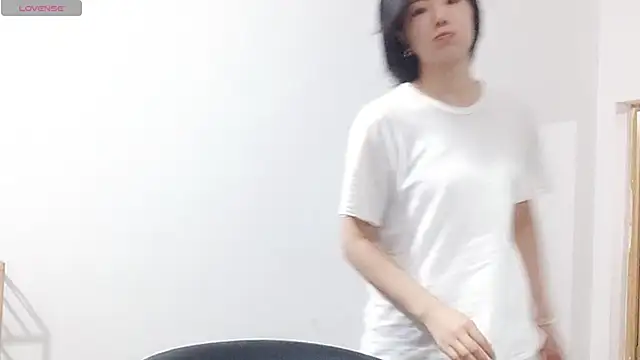 Snapshot of Nikishine chatting on July 31, 2026, 1:43 pm Nikishine online show from July 31, 2026, 1:43 pm