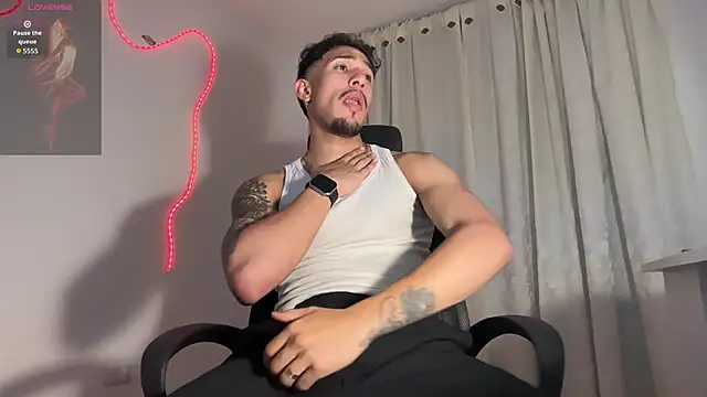 Snapshot of rafael_stone11 chatting on April 7, 2026, 12:22 am rafael stone11 online show from April 7, 2026, 12:22 am