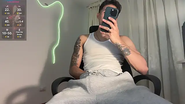 Snapshot of rafael_stone11 chatting on April 14, 2026, 12:16 am rafael stone11 online show from April 14, 2026, 12:16 am