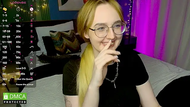 AdeLuna online show from May 25, 2026, 9:21 pm
