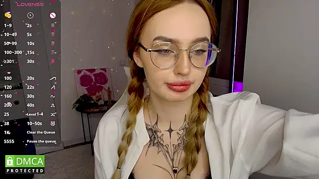 Snapshot of AdeLuna chatting on July 2, 2026, 11:33 pm AdeLuna online show from July 2, 2026, 11:33 pm