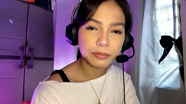 ConstancePorrini online show from February 24, 2026, 5:49 am