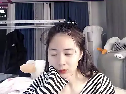 Snapshot of Tsuki-y chatting on February 22, 2026, 3:10 pm Tsuki-y online show from February 22, 2026, 3:10 pm