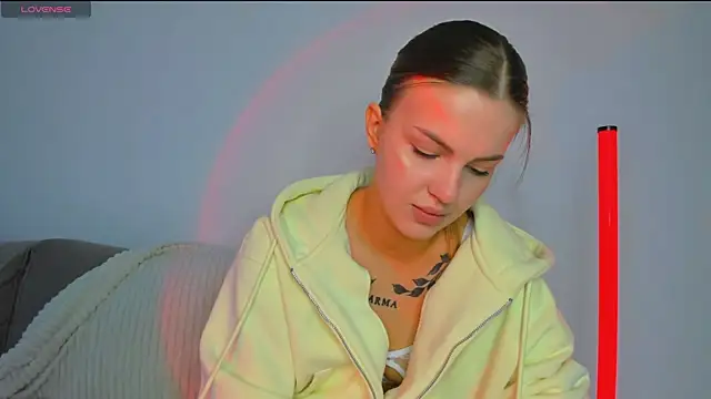 AkylinaGold online show from May 27, 2026, 1:57 am