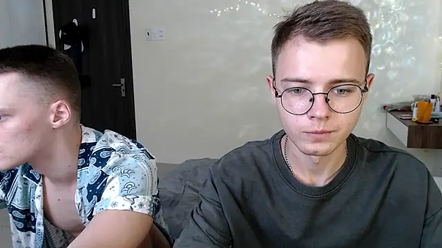 NikiKerryCum online show from June 15, 2026, 12:18 pm