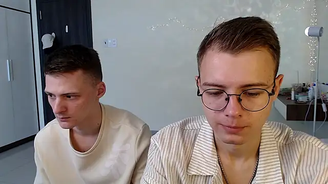 NikiKerryCum online show from June 18, 2026, 4:46 am