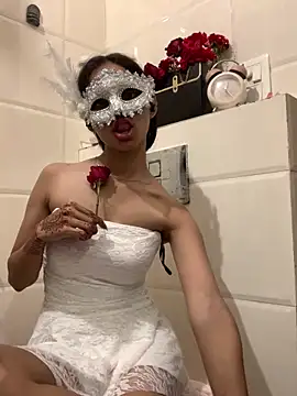 Snapshot of HEENA-STRIP chatting on February 16, 2026, 10:28 pm HEENA-STRIP online show from February 16, 2026, 10:28 pm