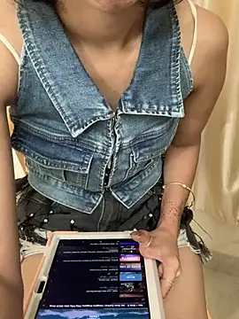 Snapshot of HEENA-STRIP chatting on February 24, 2026, 7:17 am HEENA-STRIP online show from February 24, 2026, 7:17 am