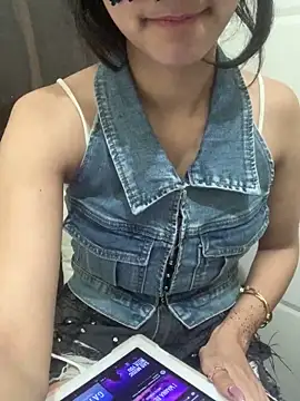 Snapshot of HEENA-STRIP chatting on February 24, 2026, 7:34 pm HEENA-STRIP online show from February 24, 2026, 7:34 pm