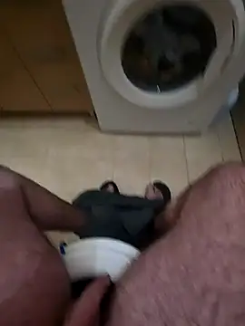 Snapshot of Heyyo3 chatting on February 8, 2026, 9:34 am Heyyo3 online show from February 8, 2026, 9:34 am