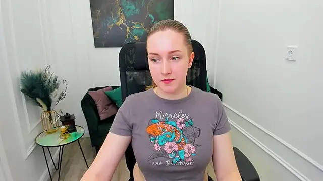 CaseyTerini online show from April 19, 2026, 4:23 am