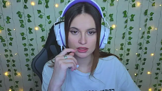 Snapshot of AliceIMonta chatting on February 21, 2026, 12:17 pm AliceIMonta online show from February 21, 2026, 12:17 pm