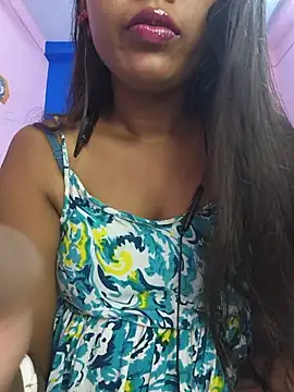 Snapshot of Mahira06 chatting on July 9, 2026, 5:28 pm Mahira06 online show from July 9, 2026, 5:28 pm