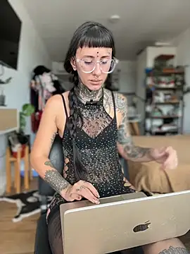 Snapshot of xsadtanas chatting on February 25, 2026, 4:38 pm xsadtanas online show from February 25, 2026, 4:38 pm