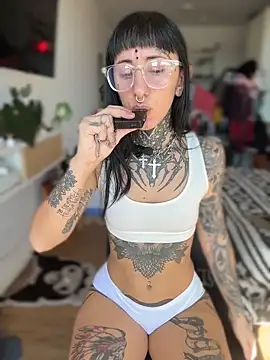 xsadtanas online show from April 19, 2026, 1:54 pm