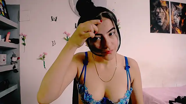 Snapshot of charlotte_petit_ chatting on February 17, 2026, 4:13 pm charlotte petit online show from February 17, 2026, 4:13 pm