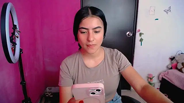 charlotte petit  online show from April 11, 2026, 8:02 pm