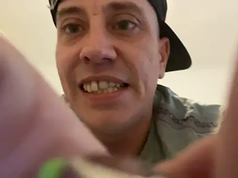 Snapshot of malcolm2334 chatting on May 24, 2026, 5:40 pm malcolm2334 online show from May 24, 2026, 5:40 pm