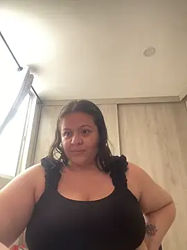 Snapshot of Martinna-28 chatting on April 21, 2026, 5:17 pm Martinna-28 online show from April 21, 2026, 5:17 pm