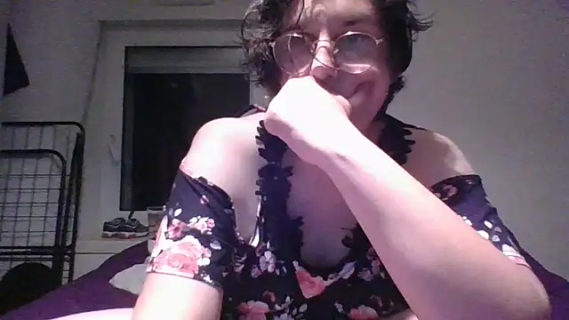 OIseauNoir88 online show from May 14, 2026, 8:15 pm