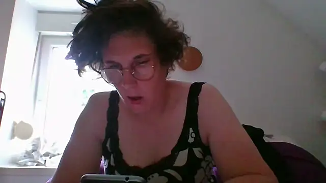 OIseauNoir88 online show from May 16, 2026, 6:32 am