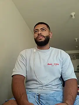 Snapshot of KLEYTON33 chatting on February 9, 2026, 6:34 pm KLEYTON33 online show from February 9, 2026, 6:34 pm