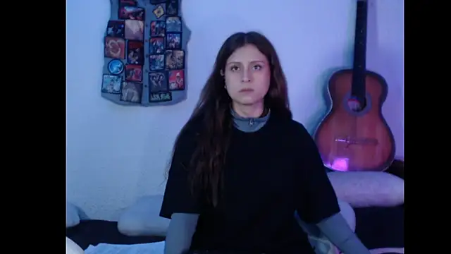 Lametaleralatina online show from April 15, 2026, 2:02 pm