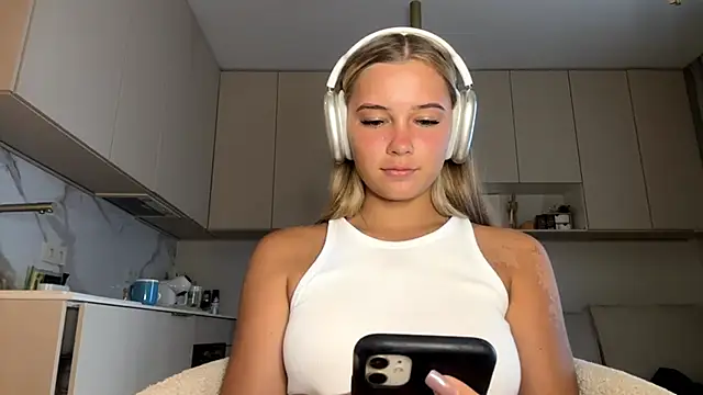 Snapshot of SeveralDip chatting on February 15, 2026, 12:25 pm SeveralDip online show from February 15, 2026, 12:25 pm