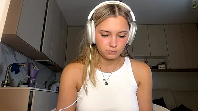 Snapshot of SeveralDip chatting on February 25, 2026, 12:26 pm SeveralDip online show from February 25, 2026, 12:26 pm