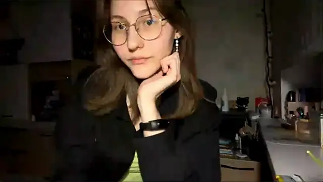 Snapshot of Miaaa_Moon chatting on February 14, 2026, 4:26 pm Miaaa Moon online show from February 14, 2026, 4:26 pm