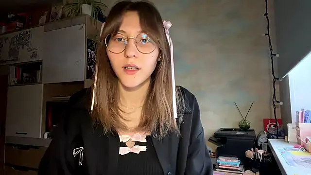 Miaaa Moon online show from March 6, 2026, 1:18 pm