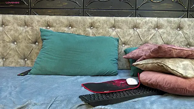 Snapshot of KlaraMuse chatting on February 13, 2026, 4:03 pm KlaraMuse online show from February 13, 2026, 4:03 pm