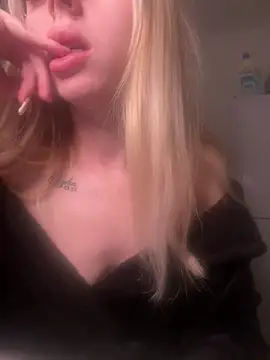 Blonde CassieXX online show from February 11, 2026, 9:09 pm