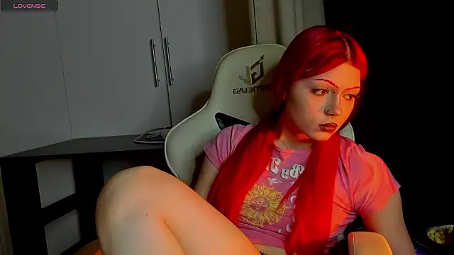 Snapshot of Leah_Castro chatting on February 25, 2026, 5:44 pm Leah Castro online show from February 25, 2026, 5:44 pm