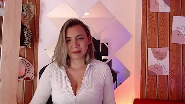 Snapshot of milfsecret69 chatting on July 17, 2026, 10:44 am milfsecret69 online show from July 17, 2026, 10:44 am