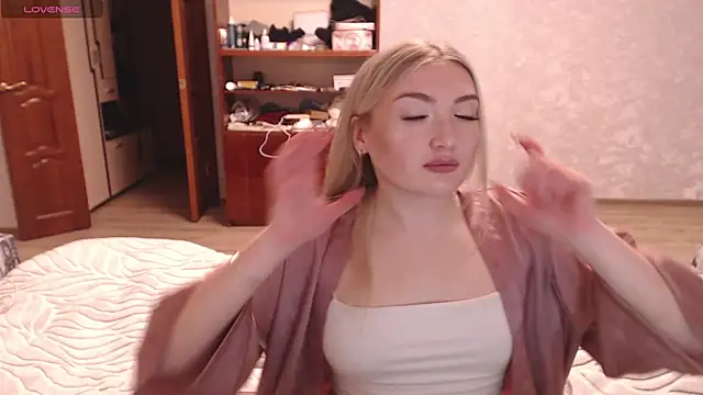 MiraRoy online show from February 8, 2026, 3:15 pm