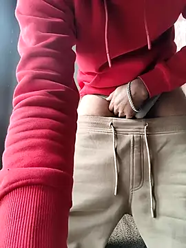 Snapshot of newtube0 chatting on February 3, 2026, 5:05 am newtube0 online show from February 3, 2026, 5:05 am