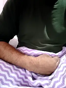 Snapshot of newtube0 chatting on April 2, 2026, 6:05 pm newtube0 online show from April 2, 2026, 6:05 pm