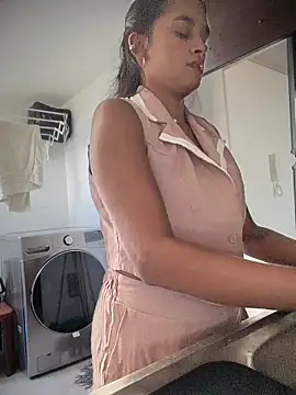 LunaHeat online show from February 16, 2026, 5:09 pm