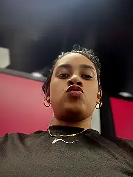 LunaHeat online show from April 16, 2026, 9:39 pm