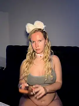 Snapshot of Ellie-rosee chatting on February 22, 2026, 5:11 pm Ellie-rosee online show from February 22, 2026, 5:11 pm