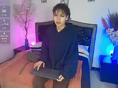 Snapshot of HannahBlue_ chatting on February 17, 2026, 12:23 pm HannahBlue online show from February 17, 2026, 12:23 pm