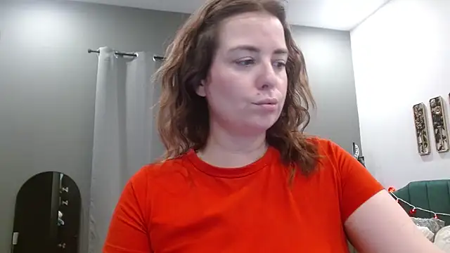 Snapshot of HazelSkyesChat chatting on February 9, 2026, 11:31 pm HazelSkyesChat online show from February 9, 2026, 11:31 pm