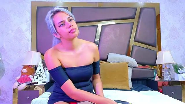 AlanaHouston online show from April 11, 2026, 4:39 am