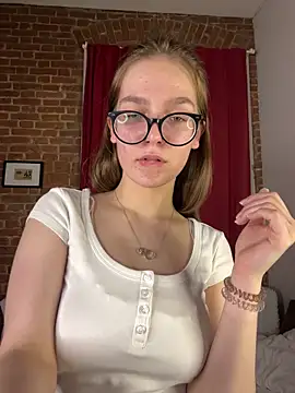 MyKittySayMeow online show from April 3, 2026, 10:08 pm