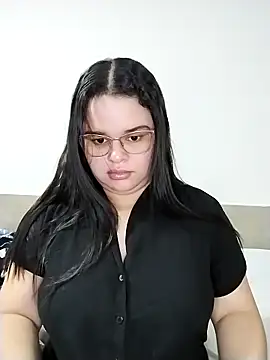 SamanthaStonee online show from April 7, 2026, 12:33 am