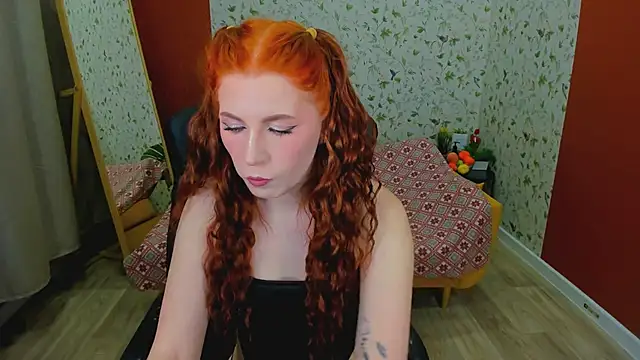 Snapshot of MiraBoom chatting on February 19, 2026, 9:44 pm MiraBoom online show from February 19, 2026, 9:44 pm